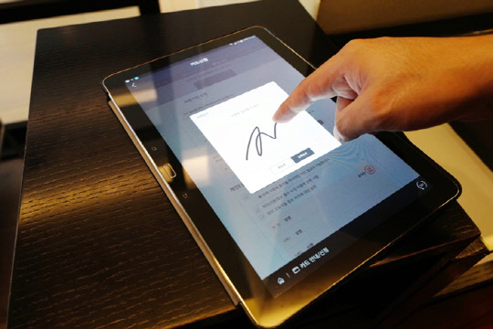 전자문서 솔루션 전문기업 클립소프트(대표 김양수)가 전자문서솔루션 대중화 바람을 타고 금융권 시장을 확대하고 있다고 19일 밝혔다. 전자문서화는 업무 시간을 단축하고 비용도 절감하는 등 업무 효율을 크게 개선할 수 있을 뿐 아니라 고객 만족도까지 높이는 일거다득 효과를 거둘 수 있다. 클립소프트 제공